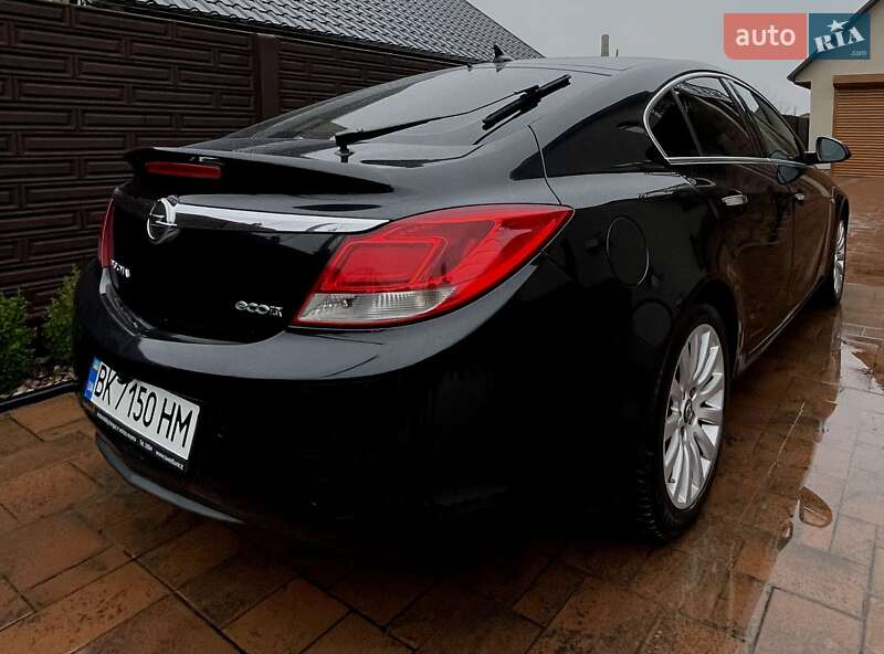Седан Opel Insignia 2009 в Ровно