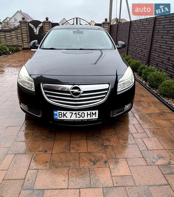 Седан Opel Insignia 2009 в Ровно