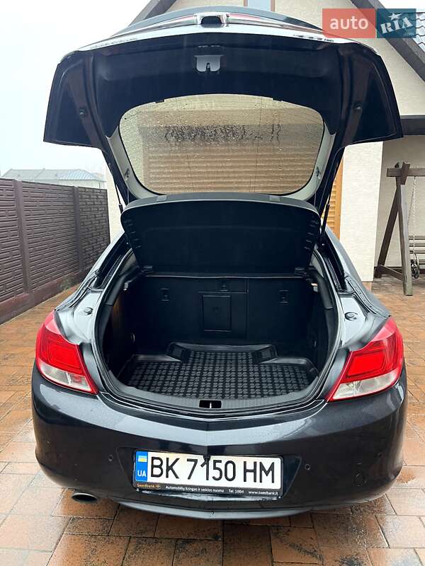 Седан Opel Insignia 2009 в Ровно