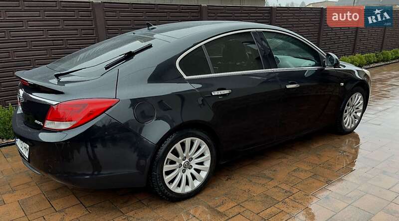 Седан Opel Insignia 2009 в Ровно