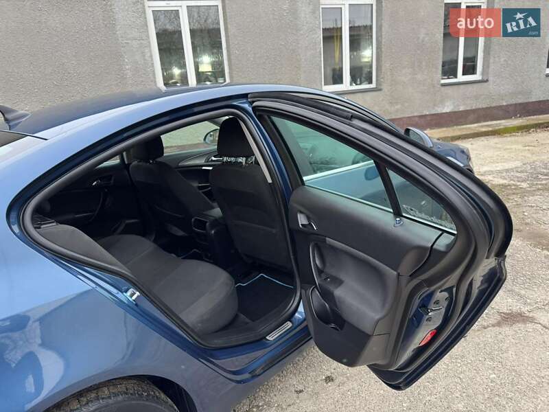 Седан Opel Insignia 2015 в Івано-Франківську