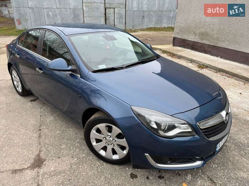 Седан Opel Insignia 2015 в Івано-Франківську