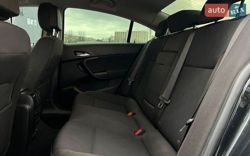 Седан Opel Insignia 2012 в Львове