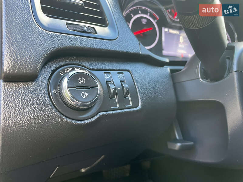 Универсал Opel Insignia 2015 в Остроге