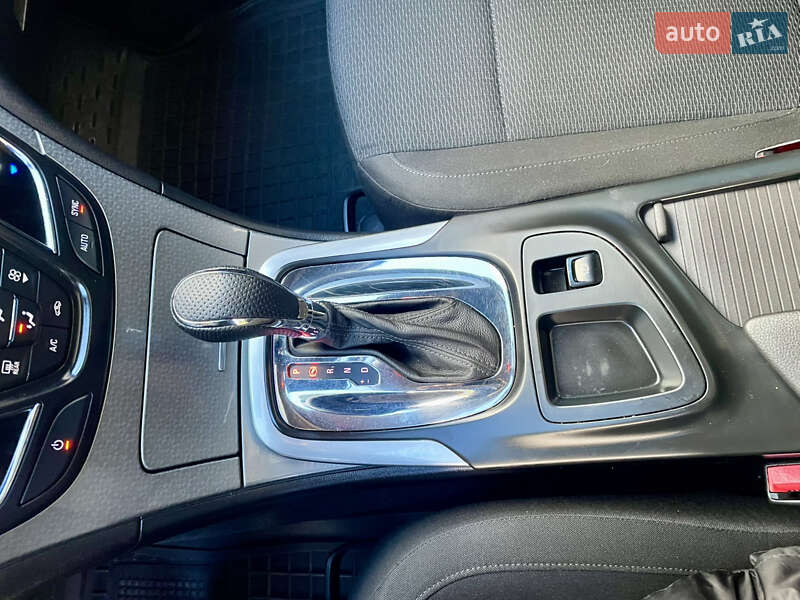 Универсал Opel Insignia 2015 в Остроге