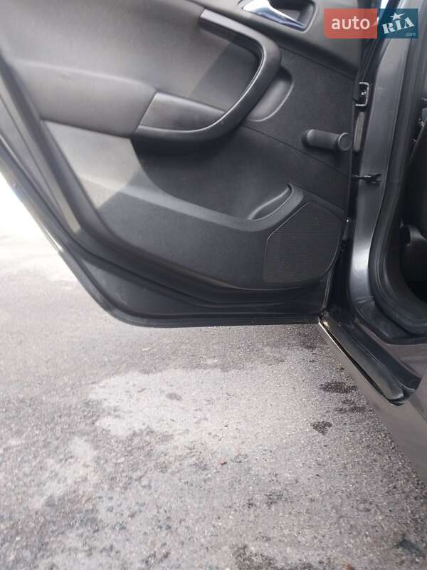 Лифтбек Opel Insignia 2009 в Владимире фото 29 Лифтбек Opel Insignia 2009 в Владимире