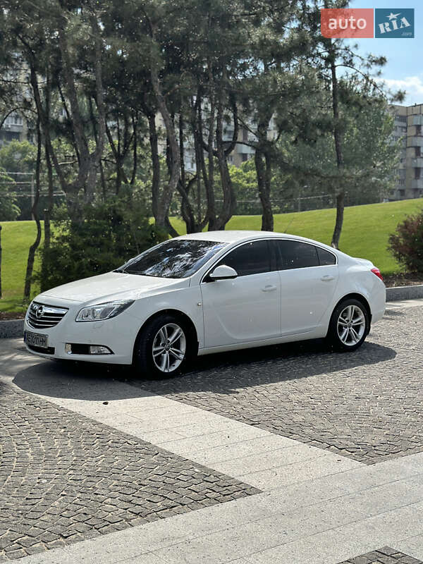 Седан Opel Insignia 2013 в Дніпрі