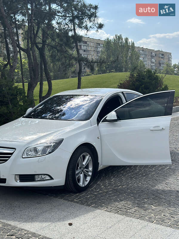 Седан Opel Insignia 2013 в Дніпрі