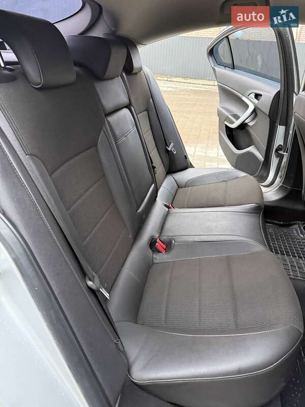 Седан Opel Insignia 2009 в Ивано-Франковске