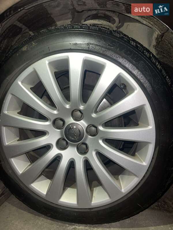 Седан Opel Insignia 2009 в Ровно
