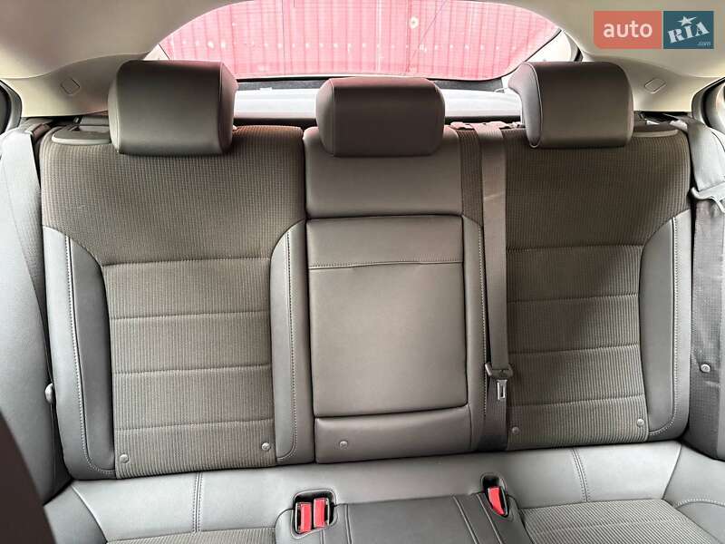 Седан Opel Insignia 2009 в Черновцах