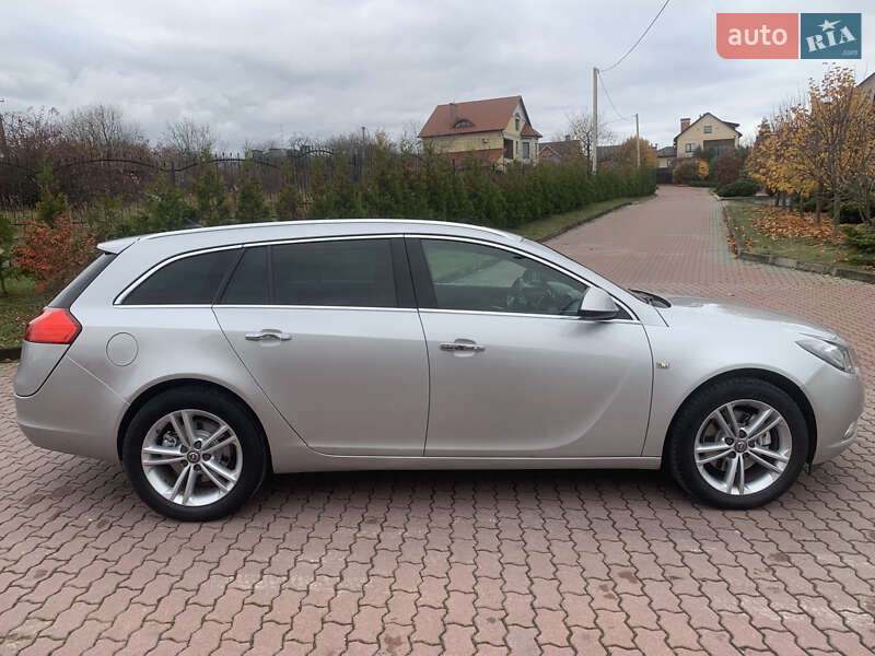 Універсал Opel Insignia 2011 в Чернівцях