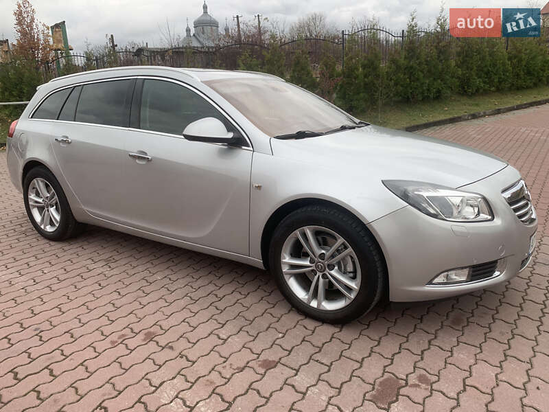 Універсал Opel Insignia 2011 в Чернівцях