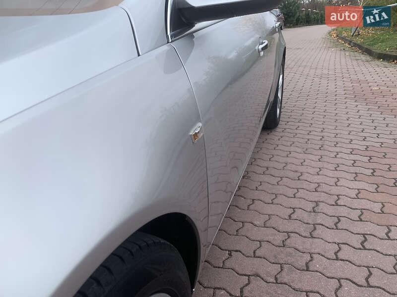 Універсал Opel Insignia 2011 в Чернівцях