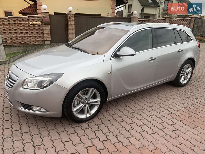 Універсал Opel Insignia 2011 в Чернівцях