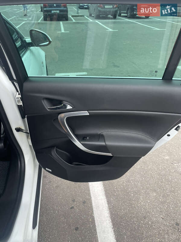 Універсал Opel Insignia 2014 в Чернігові