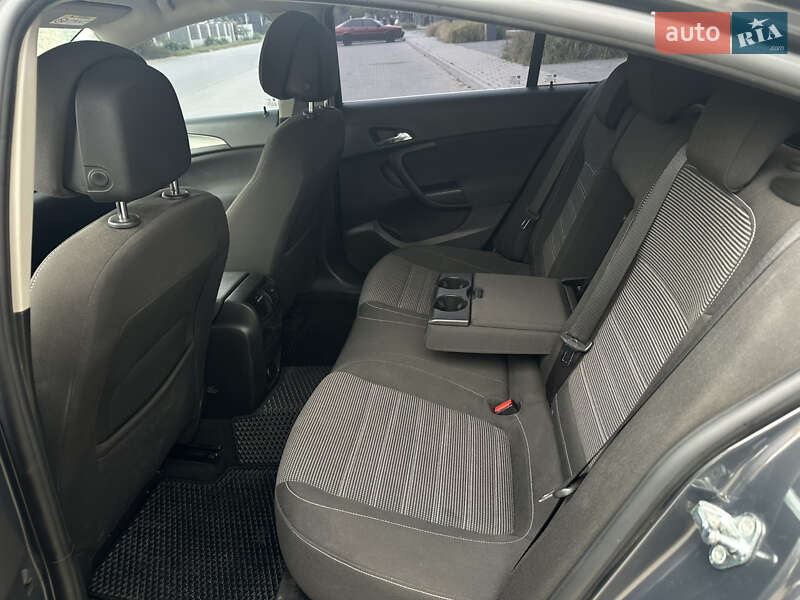 Седан Opel Insignia 2014 в Івано-Франківську
