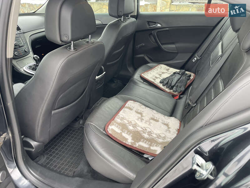 Седан Opel Insignia 2012 в Львове