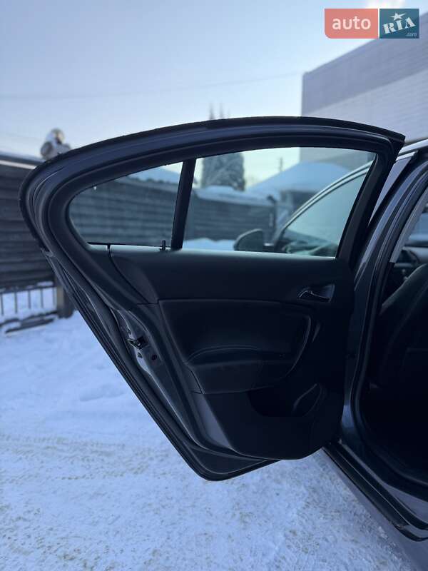 Седан Opel Insignia 2012 в Тернополе