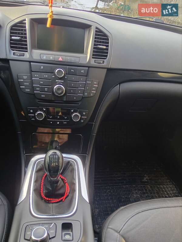 Седан Opel Insignia 2010 в Львове