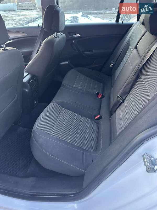 Универсал Opel Insignia 2012 в Городке