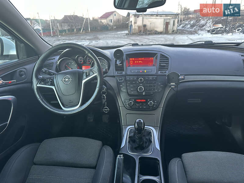 Универсал Opel Insignia 2012 в Городке