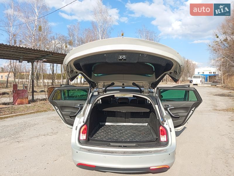 Універсал Opel Insignia 2011 в Звягелі