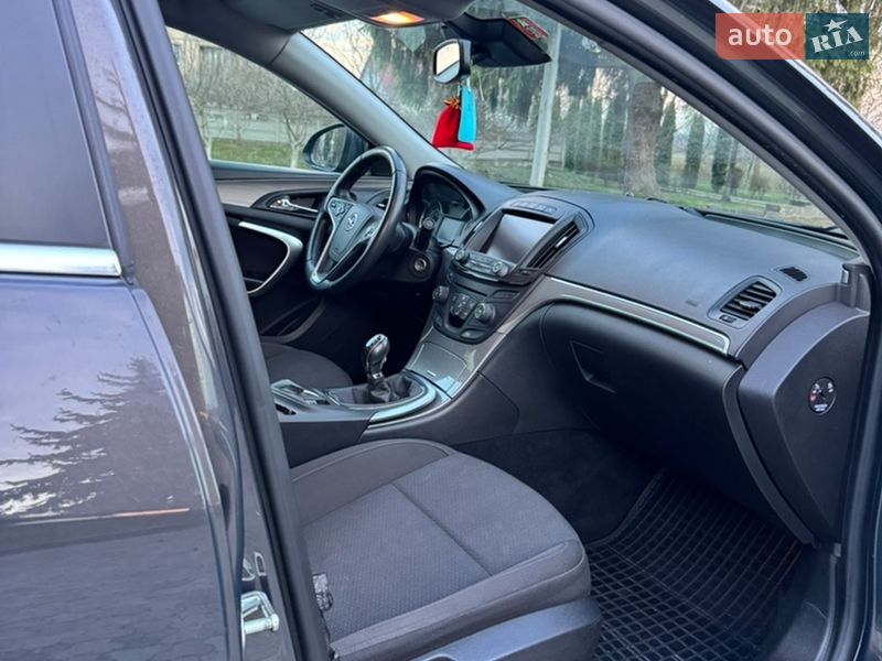 Седан Opel Insignia 2014 в Дубні