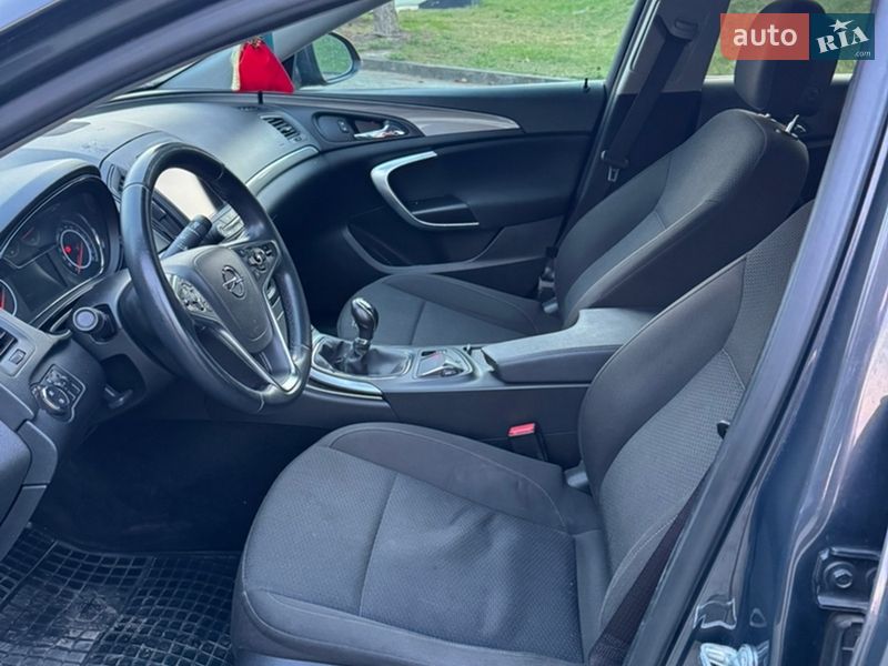 Седан Opel Insignia 2014 в Дубні