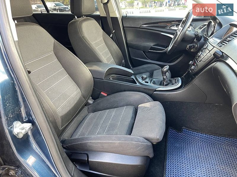 Лифтбек Opel Insignia 2010 в Киеве
