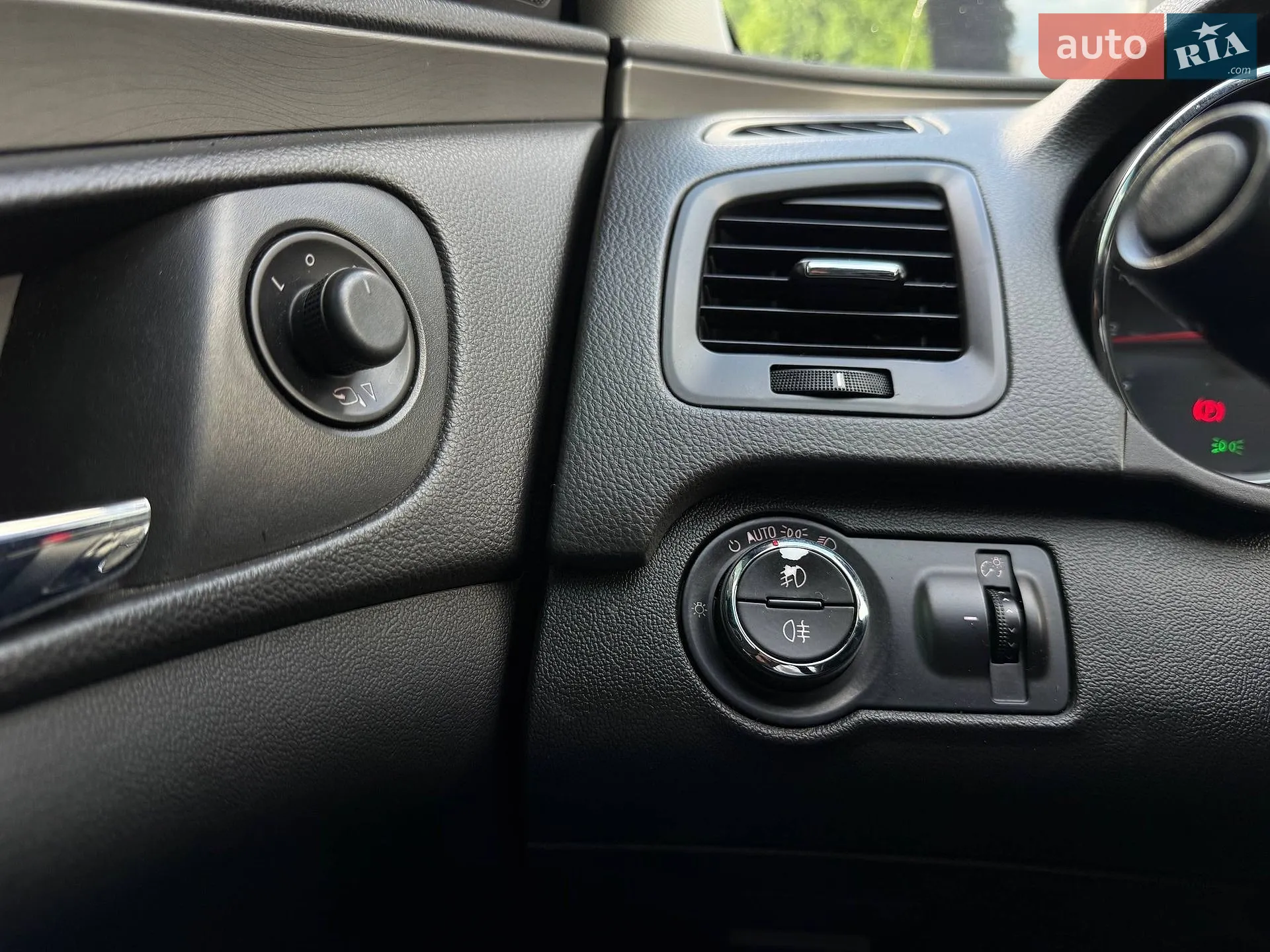2010 Opel Insignia - мініатюра 17