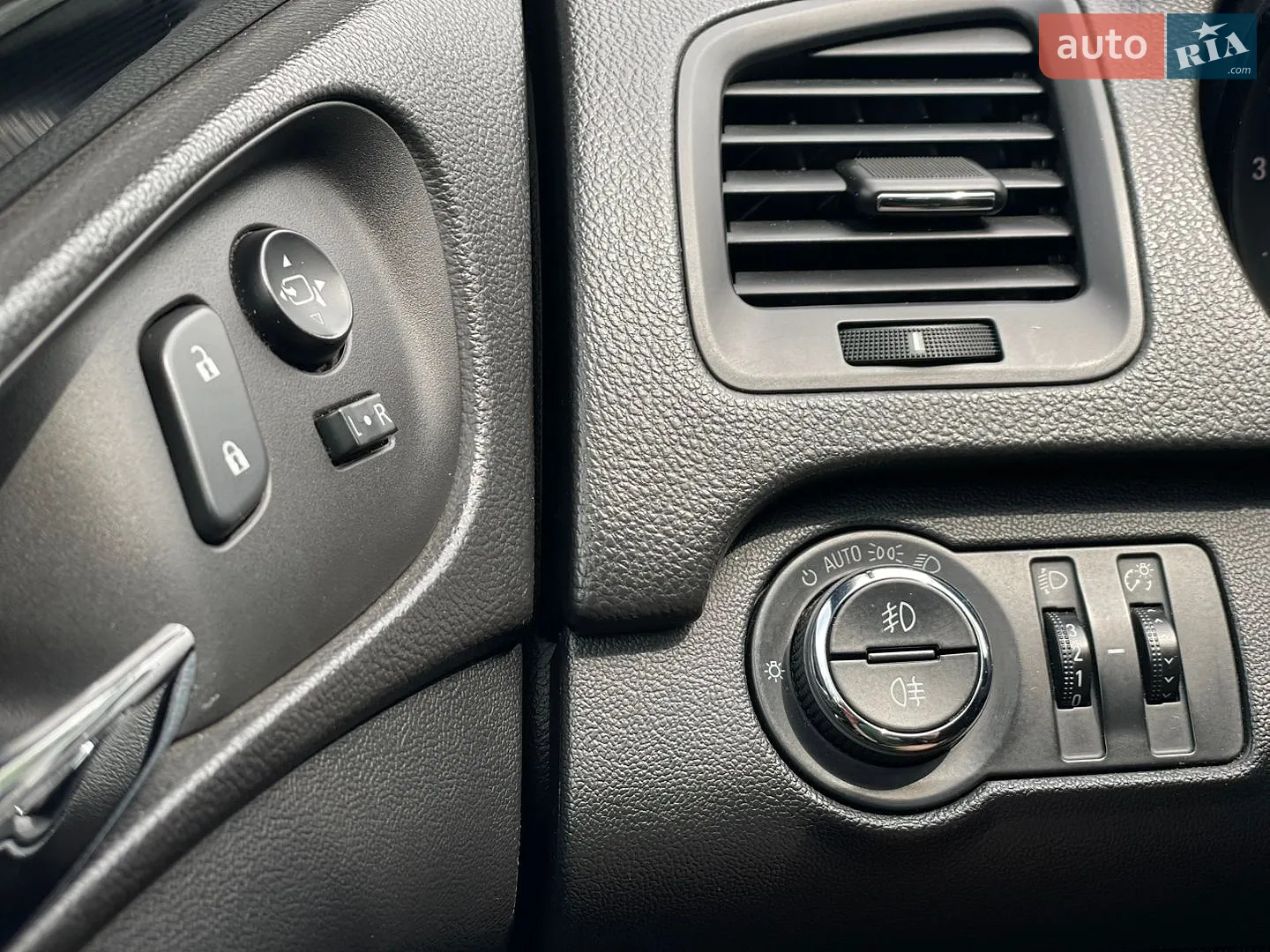 2014 Opel Insignia - мініатюра 10