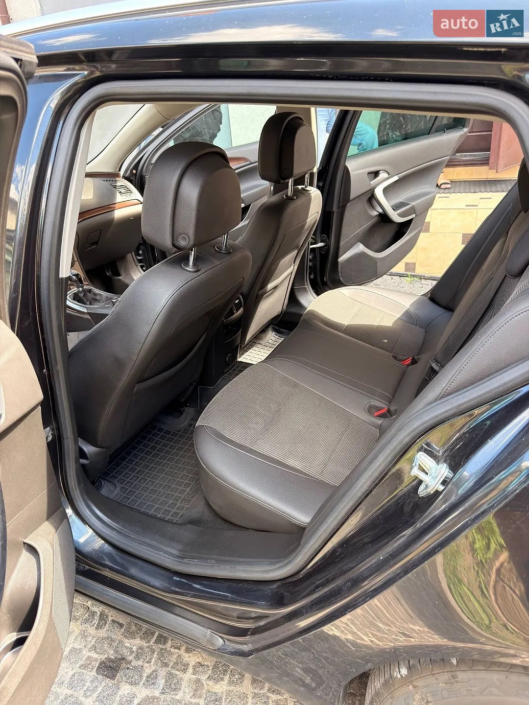 2010 Opel Insignia - мініатюра 15