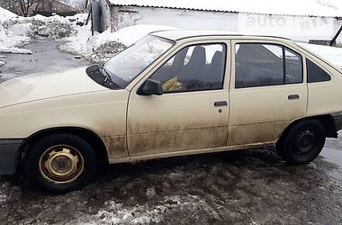 Хэтчбек Opel Kadett 1985 в Золотоноше