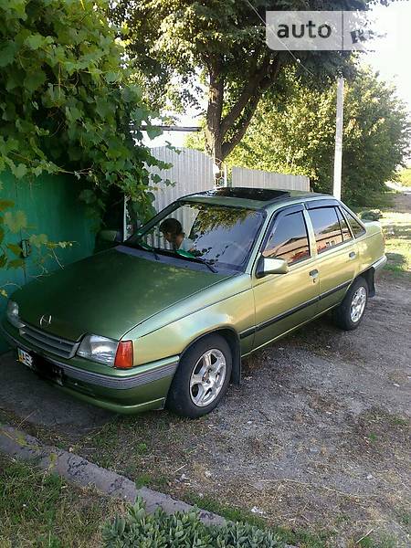 Седан Opel Kadett 1988 в Верхнеднепровске