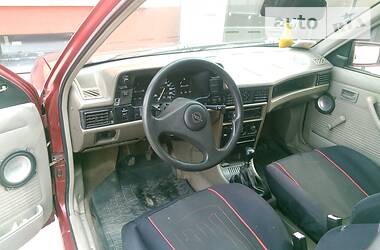 Хетчбек Opel Kadett 1988 в 