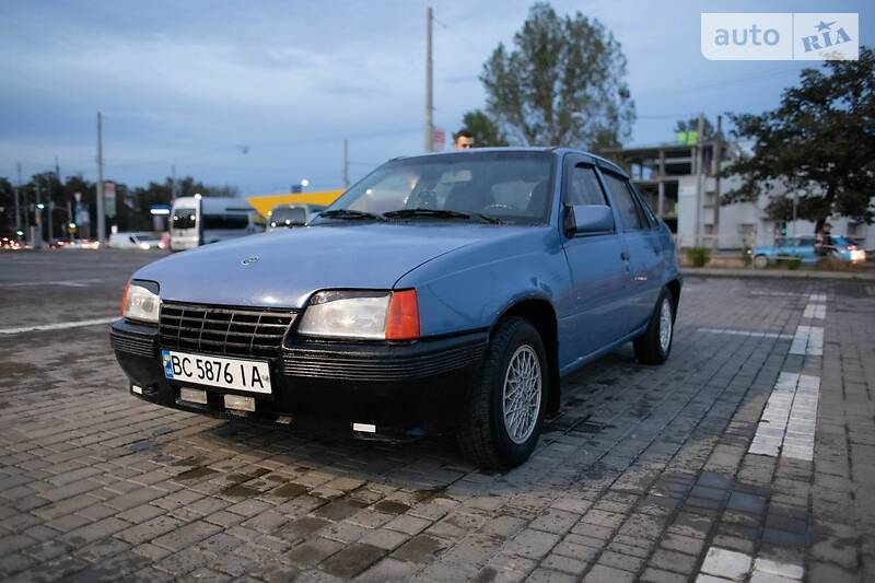 Седан Opel Kadett 1987 в Львове