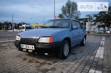 Седан Opel Kadett 1987 в Львове