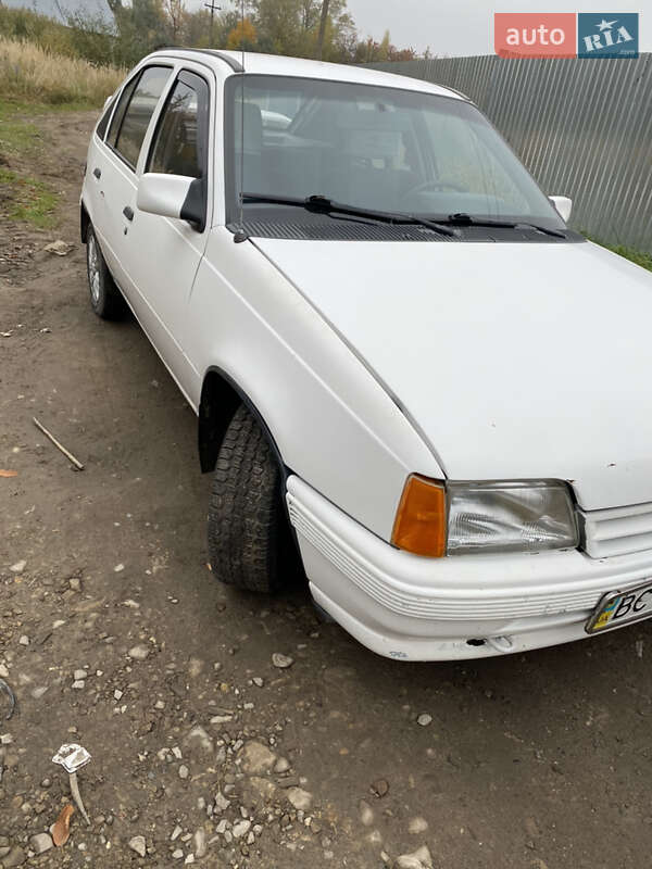 Хэтчбек Opel Kadett 1987 в Бориславе