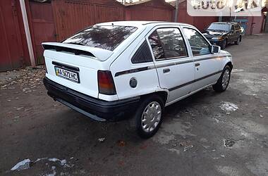 Хэтчбек Opel Kadett 1988 в 