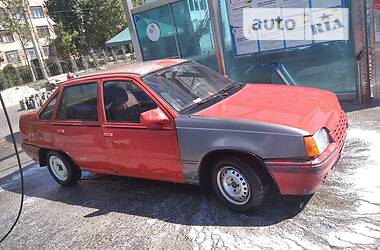Седан Opel Kadett 1987 в Николаеве