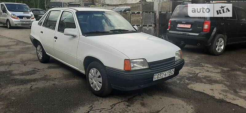 Седан Opel Kadett 1991 в Луцьку