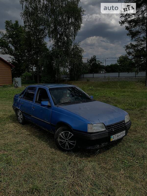 Седан Opel Kadett 1989 в Надвірній