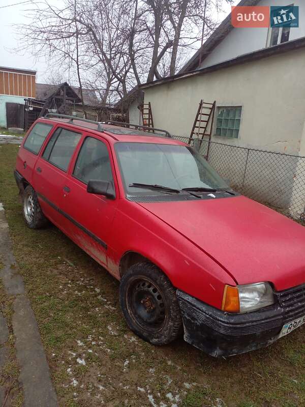 Универсал Opel Kadett 1988 в Бориславе