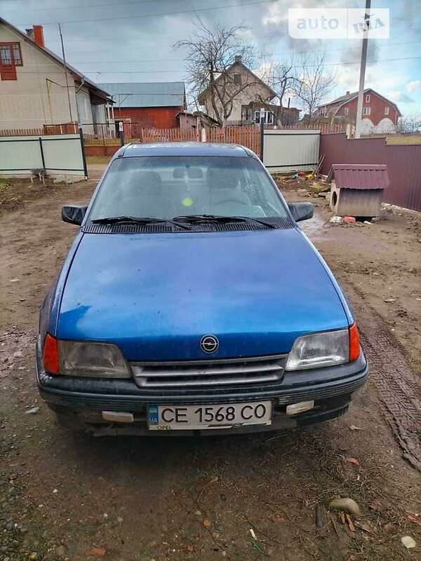 Седан Opel Kadett 1990 в Сторожинце
