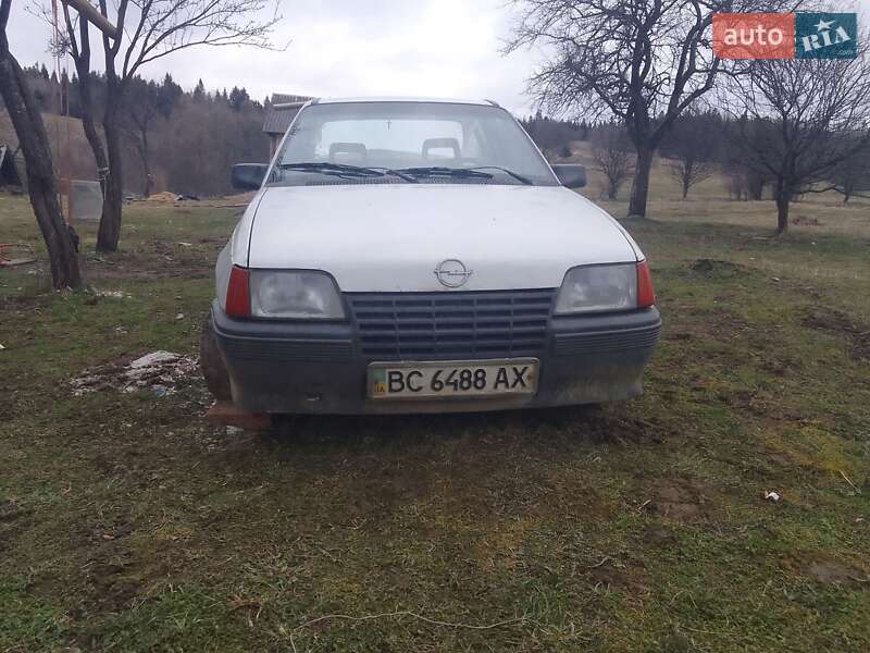 Седан Opel Kadett 1988 в Турці