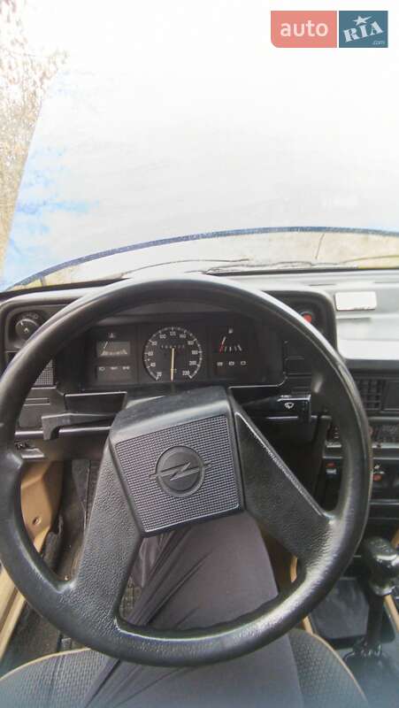 Хэтчбек Opel Kadett 1985 в Ватутино фото 11 Хэтчбек Opel Kadett 1985 в Ватутино