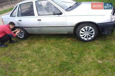 Седан Opel Kadett 1988 в Дніпрі