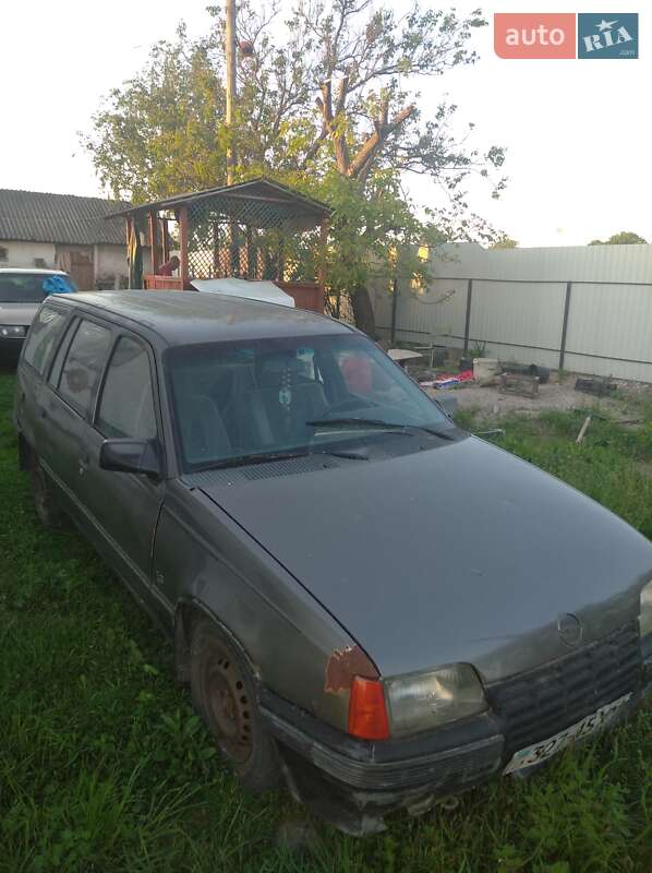 Універсал Opel Kadett 1988 в Чернігові