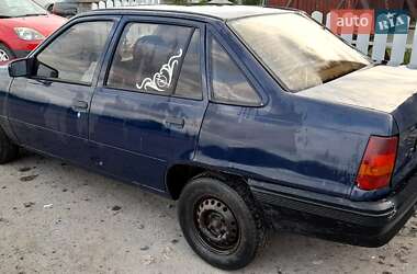 Седан Opel Kadett 1990 в Шумске